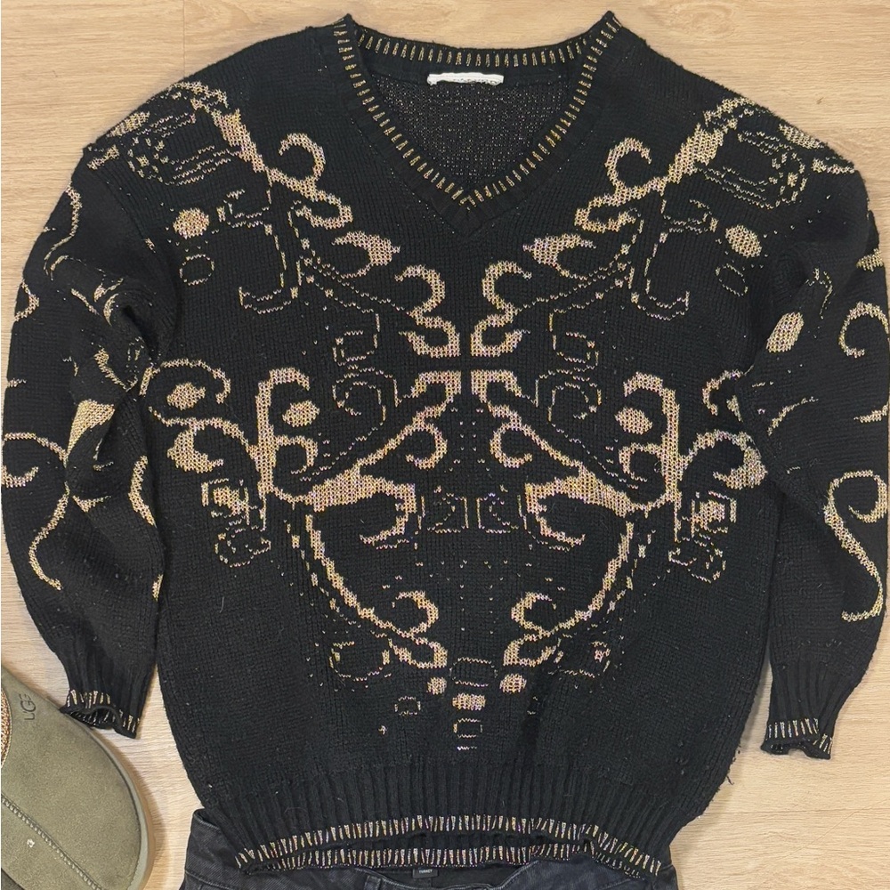 Vintage-Inspired Black and Gold Knit Sweater – Size Large